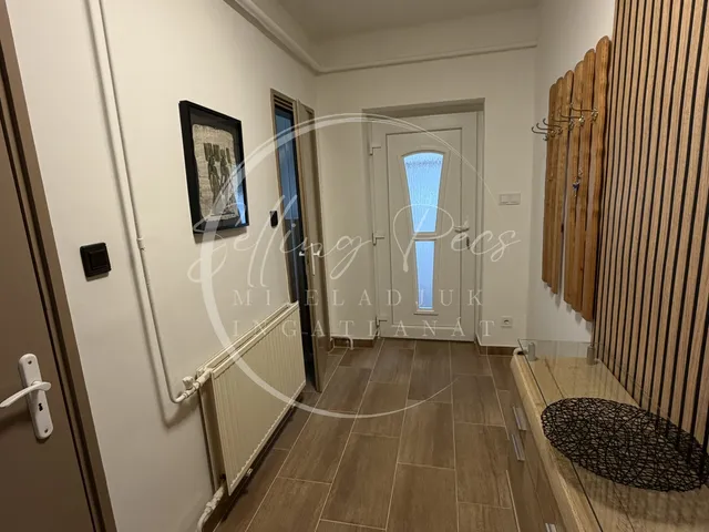 Eladó lakás Pécs, Rácváros, Pellérdi út 111 nm