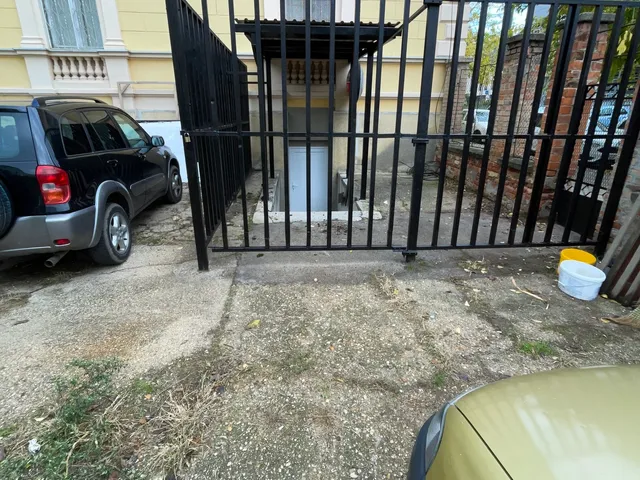 Eladó kereskedelmi és ipari ingatlan Pécs, Belváros, Búza tér 240 nm