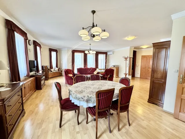 Kiadó lakás Pécs, Belváros 72 nm