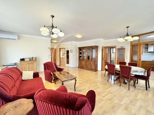 Kiadó lakás Pécs, Belváros, Nagy Flórián utca 72 nm