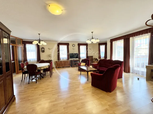 Kiadó lakás Pécs, Belváros, Nagy Flórián utca 72 nm