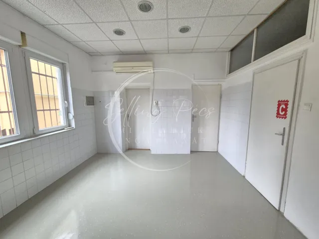 Eladó lakás Pécs, Budai városrész, Komlói út 63 nm