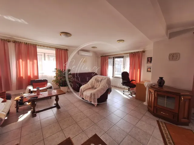 Eladó ház Komló, Dávidföld 240 nm