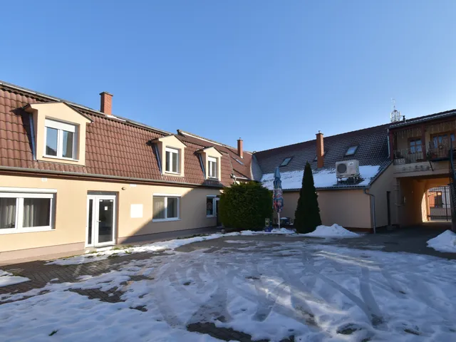 Eladó kereskedelmi és ipari ingatlan Szigetvár, Szabadság utca 685 nm