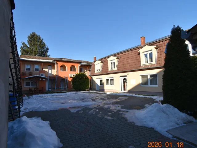 Eladó kereskedelmi és ipari ingatlan Szigetvár, Szabadság utca 685 nm