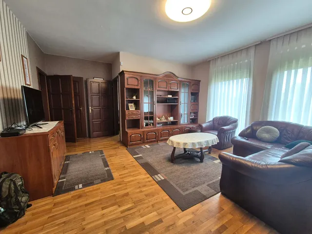 Eladó ház Szigetvár, Kolozsvári utca 300 nm