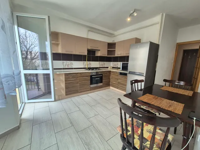 Kiadó lakás Pécs, Uránváros 68 nm