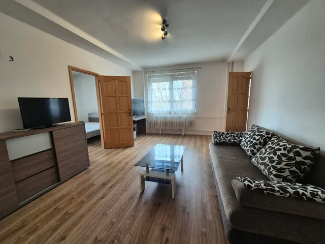 Kiadó lakás Pécs, Uránváros, Esztergár Lajos utca 68 nm