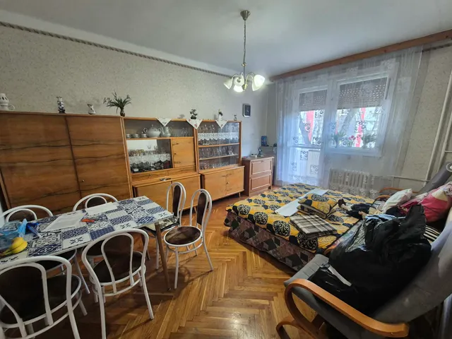 Eladó lakás Pécs, Uránváros, Hajnóczy út 49 nm