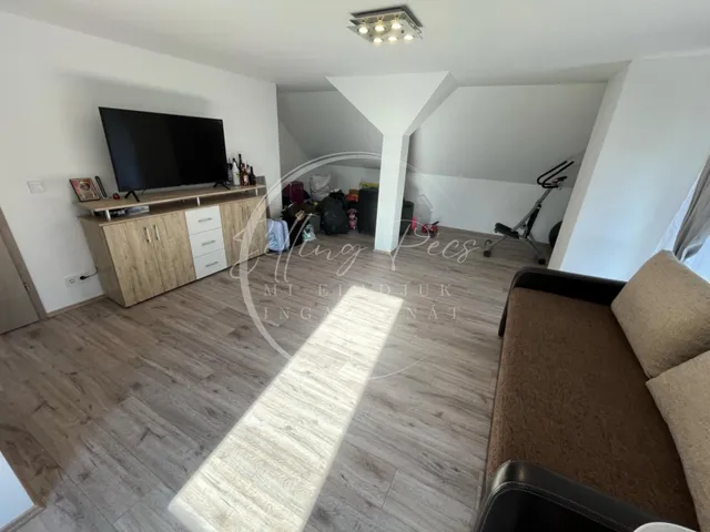 Eladó ház Kozármisleny, Alkotmány tér 190 nm