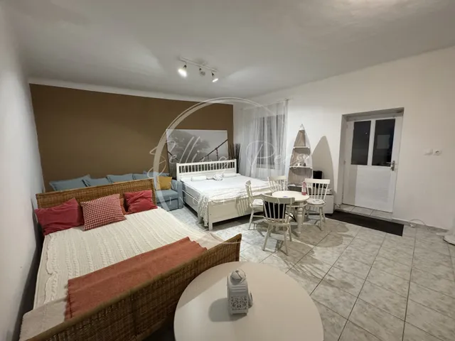 Eladó kereskedelmi és ipari ingatlan Pécs, Rácváros 50 nm