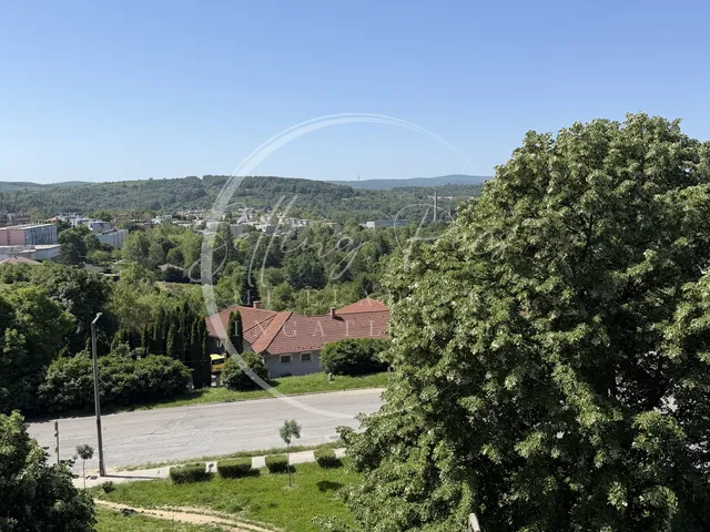 Eladó lakás Komló, Szilvás 39 nm