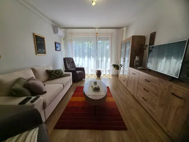 Eladó lakás Pécs, Kertváros, Maléter Pál utca 74 nm