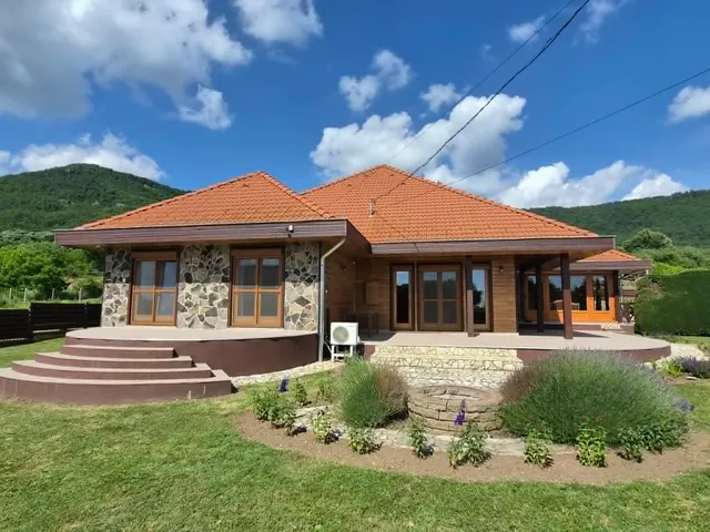 Eladó ház Kővágószőlős, Kossuth Lajos 173 nm