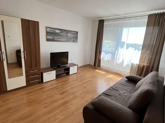 Eladó lakás Pécs, Kertváros, Nagy Imre út 40 nm