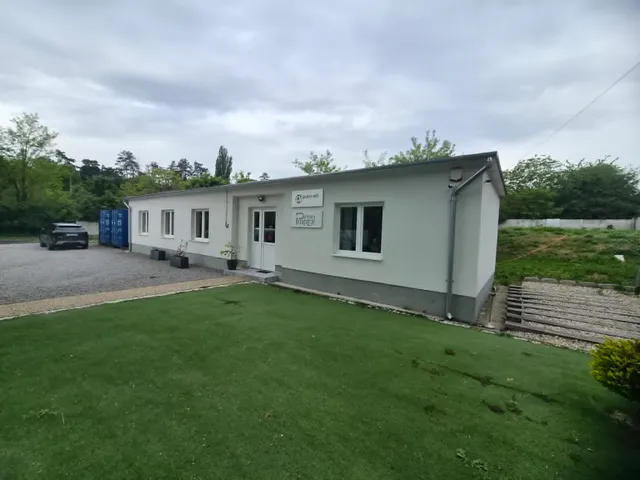 Eladó kereskedelmi és ipari ingatlan Pécs, Pécsbánya, Káposztásvölgyi út 86 nm