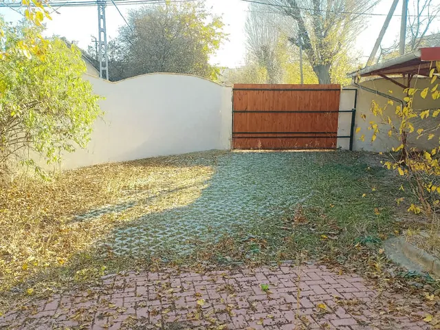 Eladó ház Budapest III. kerület, Békásmegyer-Ófalu 220 nm