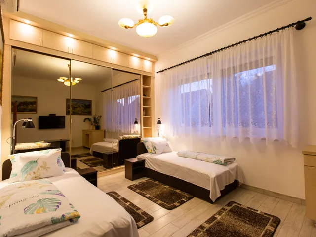 Eladó ház Szeged, Újpetőfitelep 273 nm