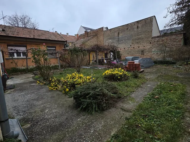 Eladó telek Szeged, Móraváros 614 nm