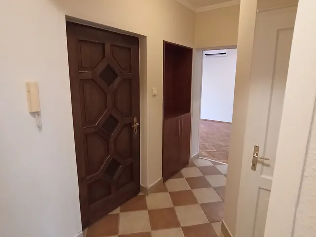 Eladó lakás Szolnok, Belváros 68 nm