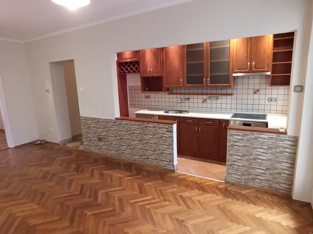 Eladó lakás Szolnok, Belváros 68 nm