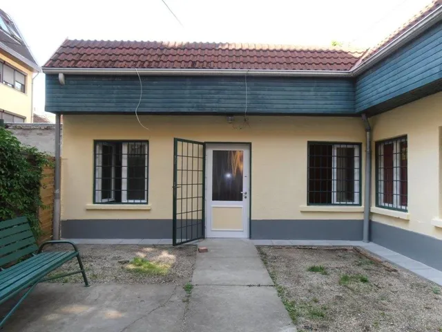 Eladó lakás Szolnok, Belváros 68 nm