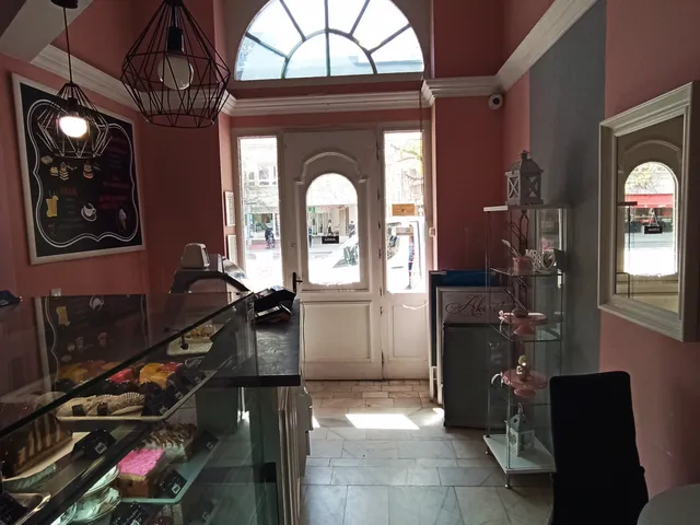 Eladó kereskedelmi és ipari ingatlan Szolnok, Belváros 50 nm