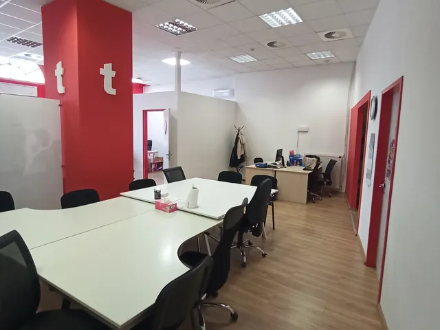 Eladó kereskedelmi és ipari ingatlan Szolnok, Belváros 180 nm