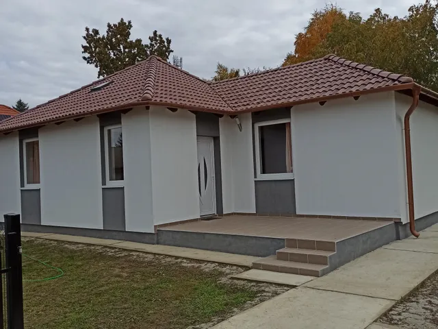 Eladó nyaraló Abádszalók 63 nm