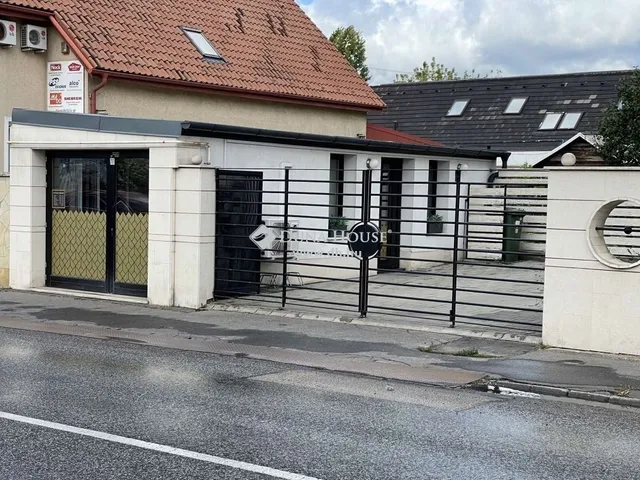 Eladó kereskedelmi és ipari ingatlan Budaörs 225 nm