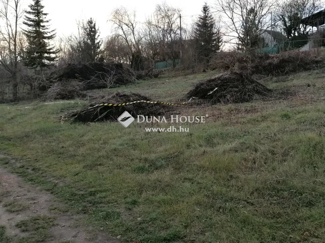 Eladó telek Mány 800 nm