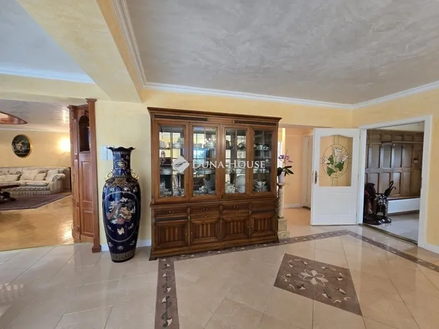 Eladó ház Budaörs 341 nm