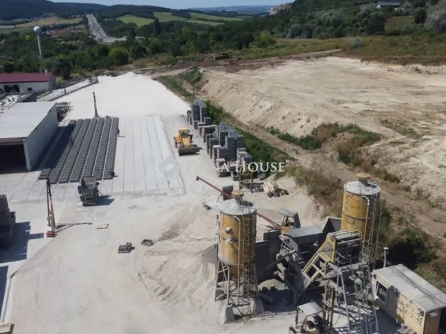 Eladó kereskedelmi és ipari ingatlan Óbarok 28000 nm