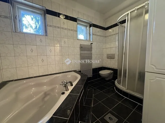 Eladó ház Budapest XI. kerület 300 nm