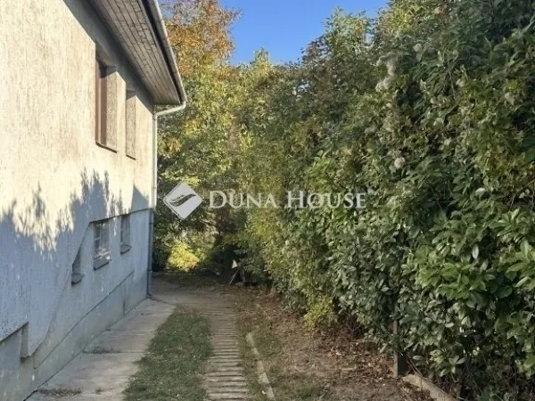 Eladó ház Budapest XI. kerület 300 nm