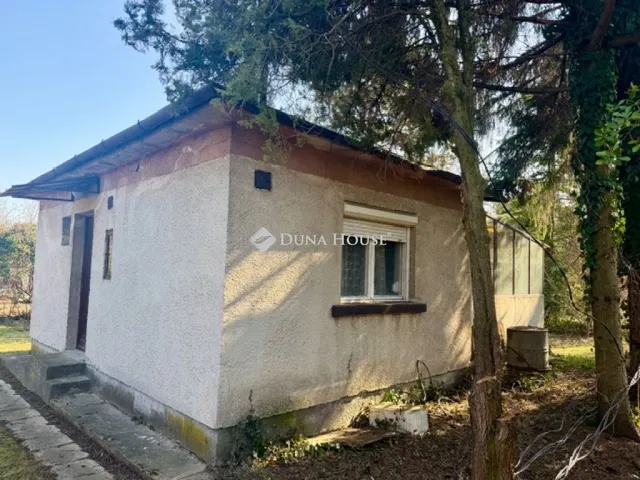 Eladó nyaraló Törökbálint 41 nm