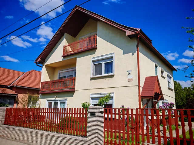 Eladó ház Piliscsév 174 nm