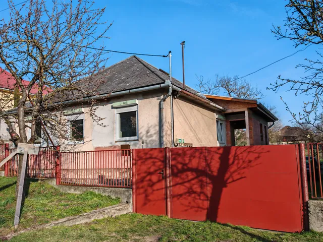 Eladó ház Kesztölc, Klement utca 112 nm