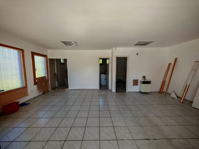 Eladó kereskedelmi és ipari ingatlan Kesztölc, Klement utca 50 nm