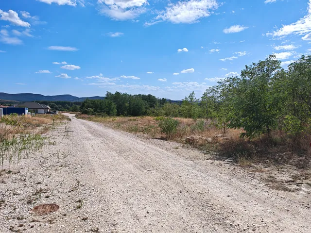 Eladó telek Kesztölc, Nyár utca 820 nm