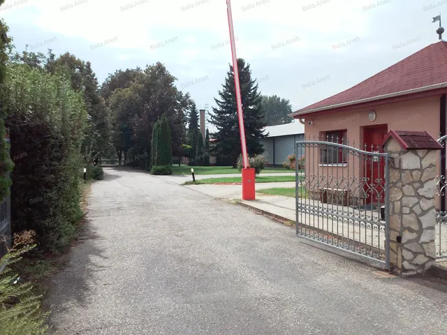 Eladó kereskedelmi és ipari ingatlan Nyíregyháza, Kertváros 1829 nm