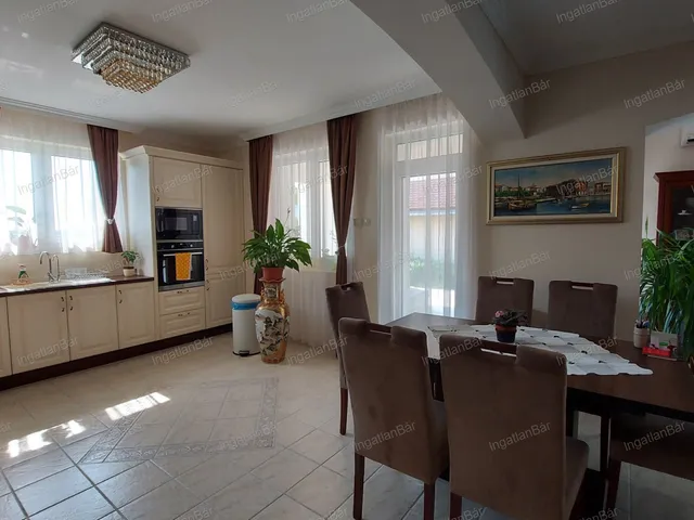 Eladó ház Nyíregyháza, Korányi-kertváros 295 nm