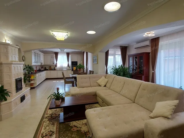 Eladó ház Nyíregyháza, Korányi-kertváros 295 nm