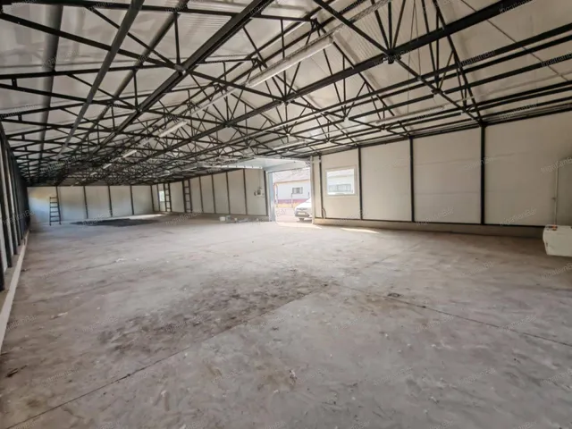 Kiadó kereskedelmi és ipari ingatlan Nyíregyháza 330 nm