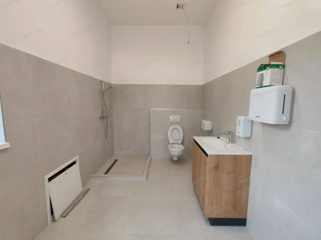 Kiadó kereskedelmi és ipari ingatlan Nyíregyháza 100 nm