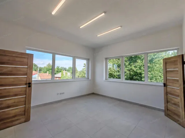 Kiadó kereskedelmi és ipari ingatlan Nyíregyháza 100 nm