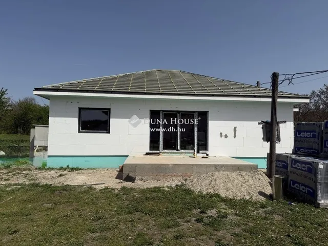 Eladó ház Sóskút 104 nm