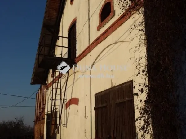 Eladó kereskedelmi és ipari ingatlan Martonvásár 8417 nm