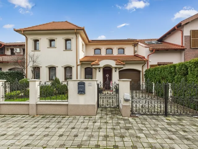 Eladó ház Debrecen, Liget lakópark, Károli Gáspár  236 nm