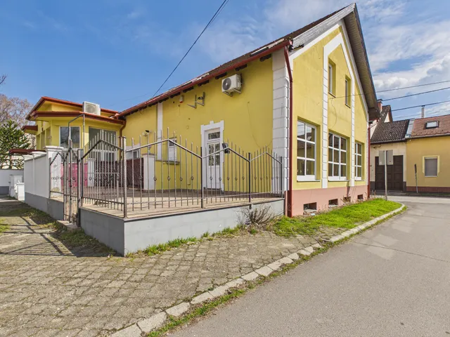 Eladó kereskedelmi és ipari ingatlan Debrecen, Belváros 220 nm